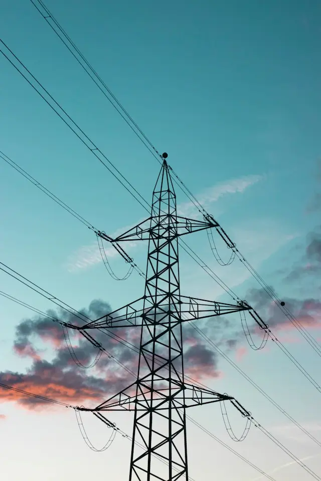 Dymiący komin reprezentujący branżę 'energetyka'